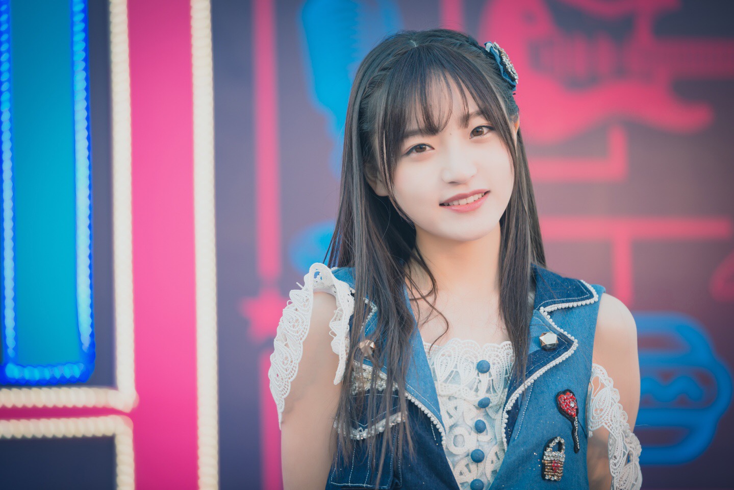 徐诗琪与uzi,徐诗琪lpl开幕式跳舞