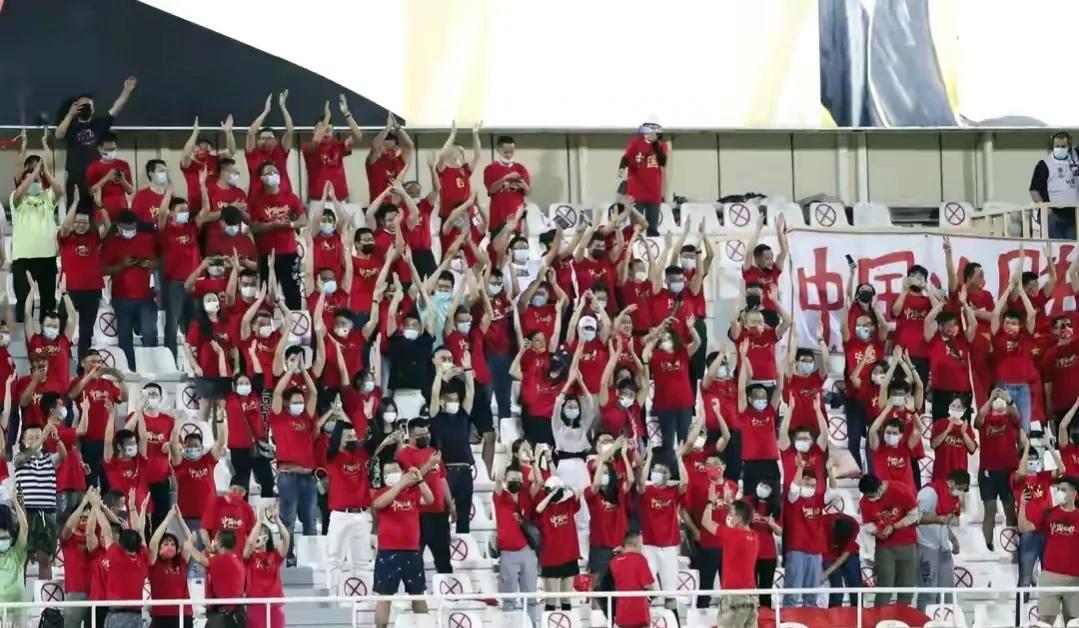 国足为什么踢不赢巴西,国足为啥踢不好