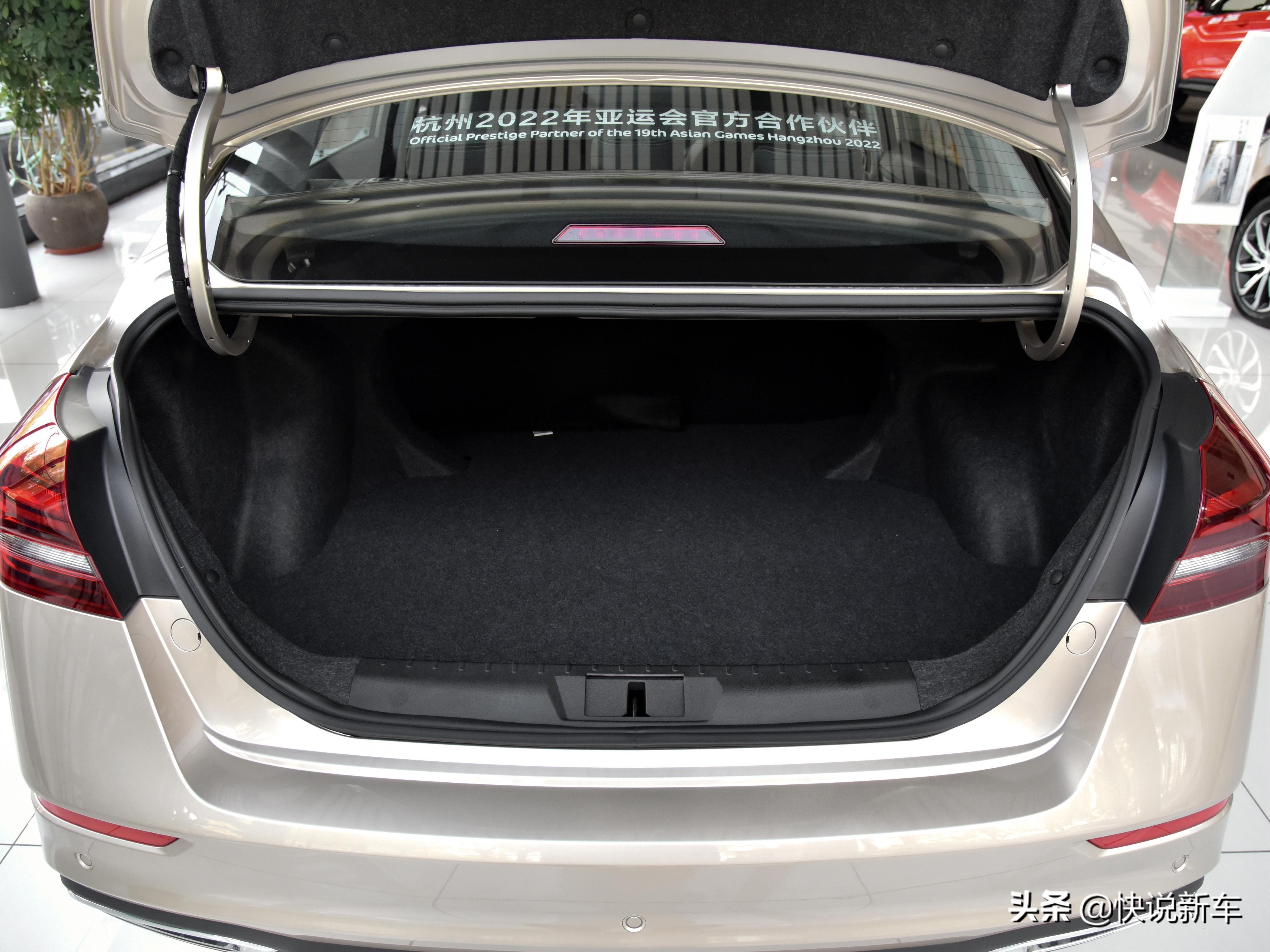 吉利帝豪gs油耗1.4t多少一公里,油耗低动力足空间大性能好