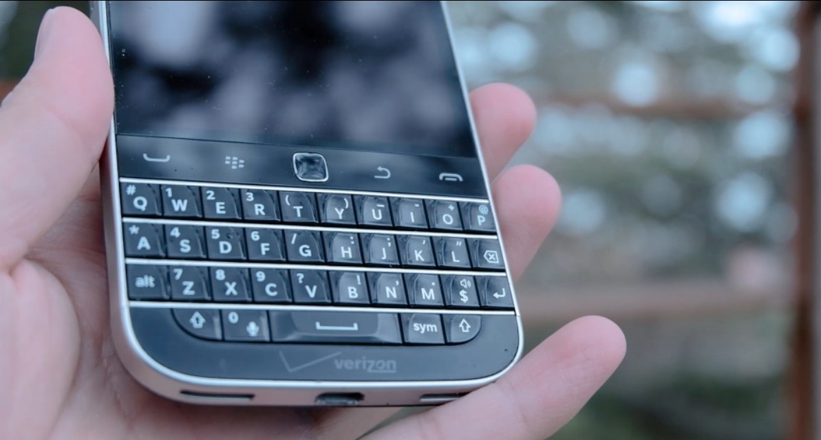 黑莓classic开箱,2020黑莓直板全键盘功能
