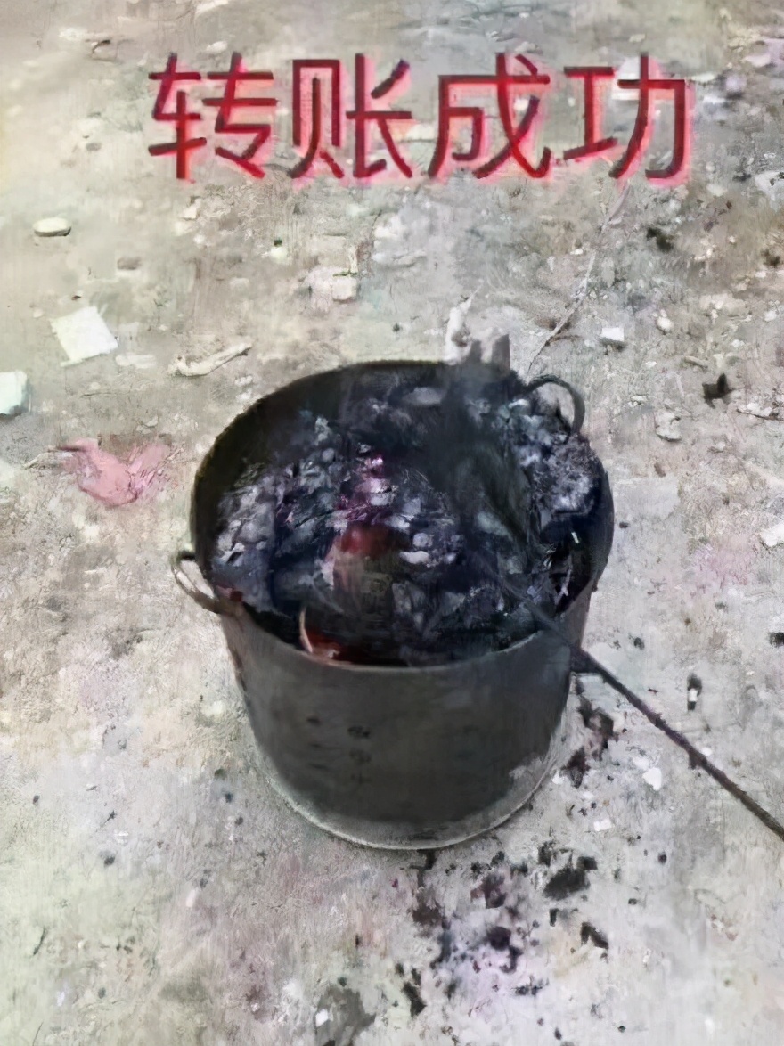 老外学习中国烧冥币,靠冥币致富