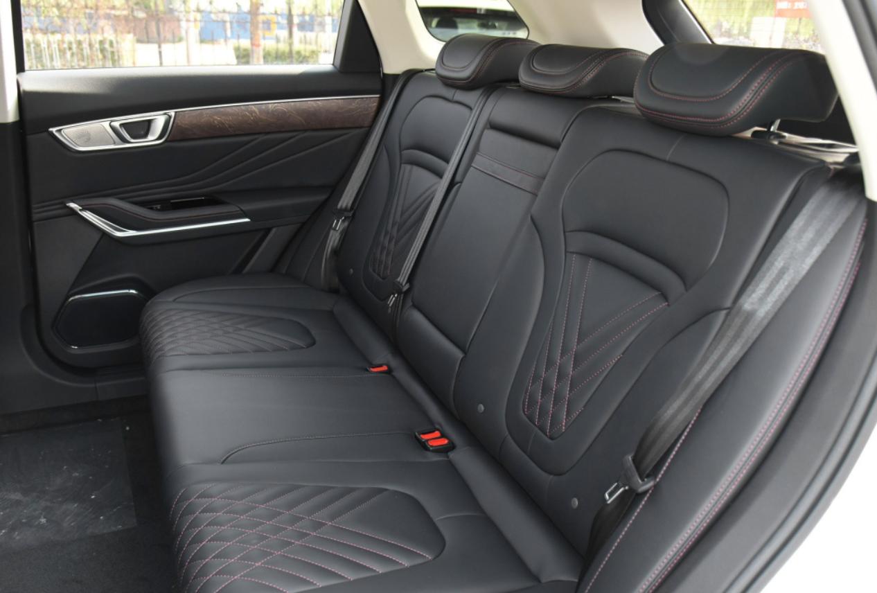 15万级动力流畅的奔腾t99家用首选,奔腾t99新款来了大五座空间不挑刺