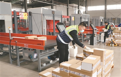 国际快件抵沈“无障碍通行”：海淘当日达，痛快买买买