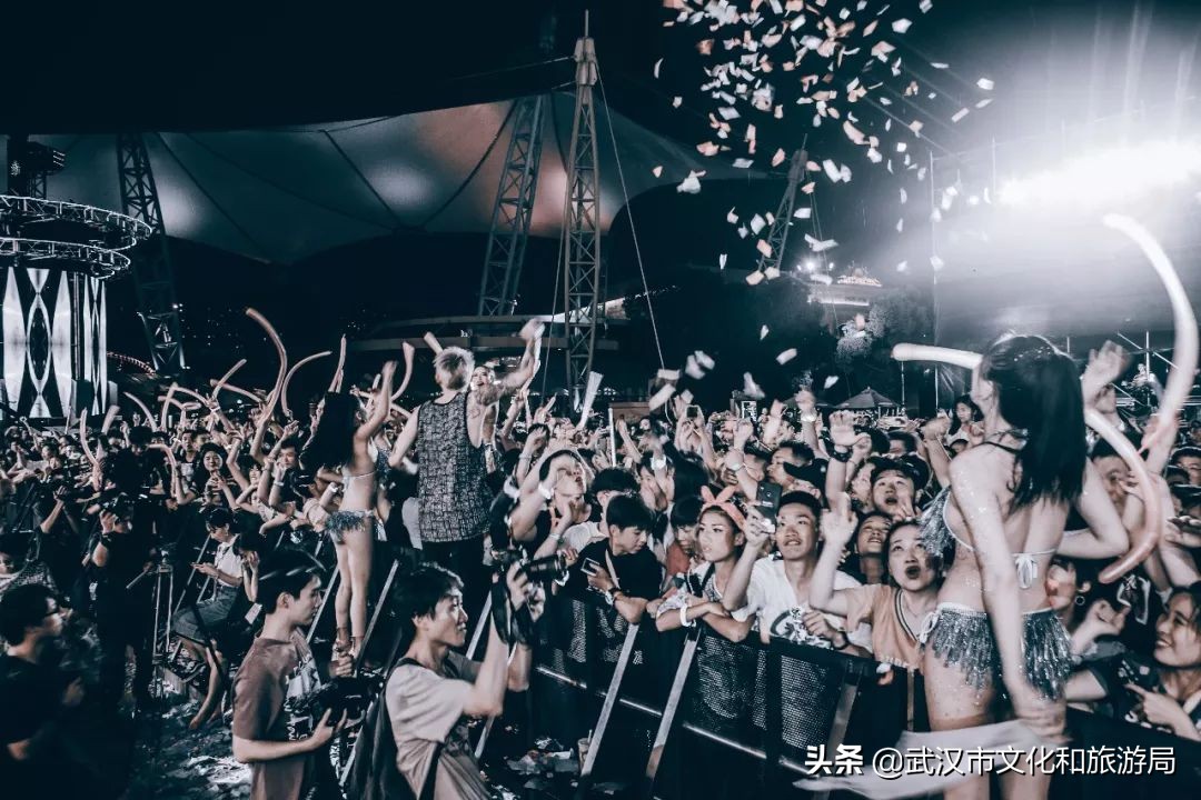 武汉欢乐谷电音节justin黄明昊,武汉欢乐谷hoha电音节黄明昊