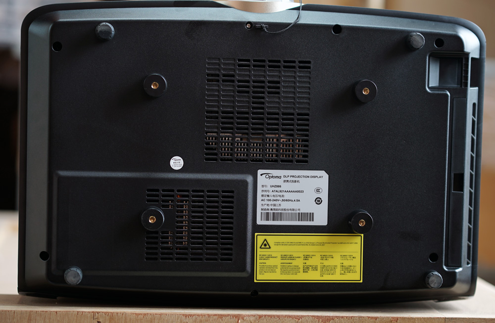 奥图码uhz886是哪年生产的,奥图码uhz886镜头是什么材质