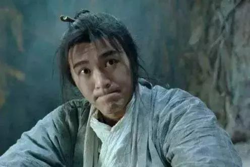 一首《十七岁》之于香港娱乐圈，就是半部《春秋》