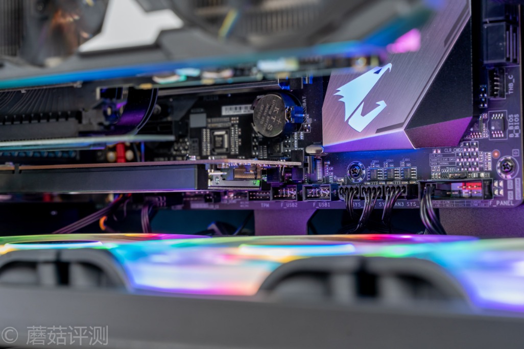 方便插拔，探索更多使用可能、ICYDock硬盘抽取盒PCI转M2评测