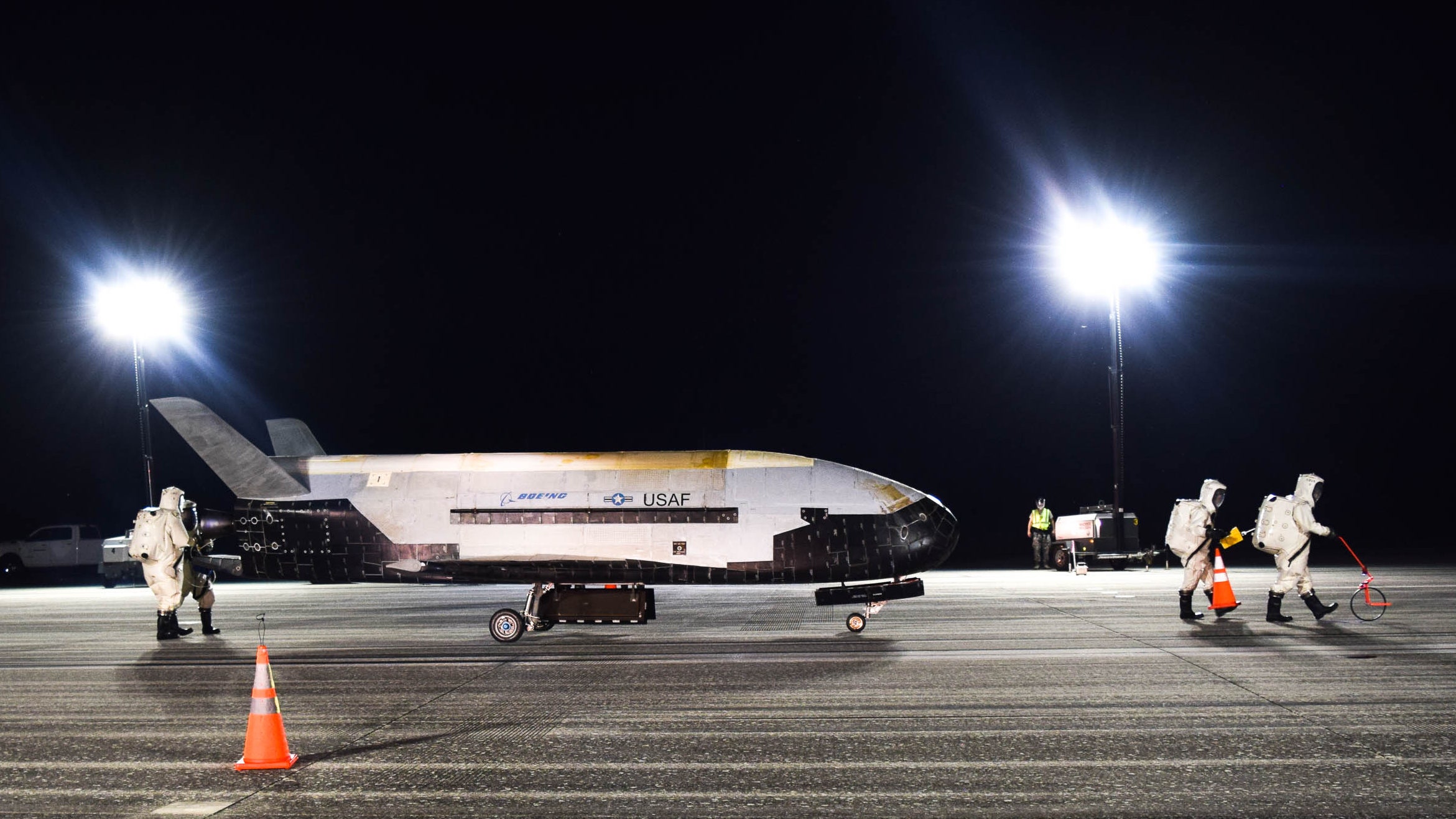 全球爱好和平国家的噩梦“达摩克里斯之剑”X-37B70图