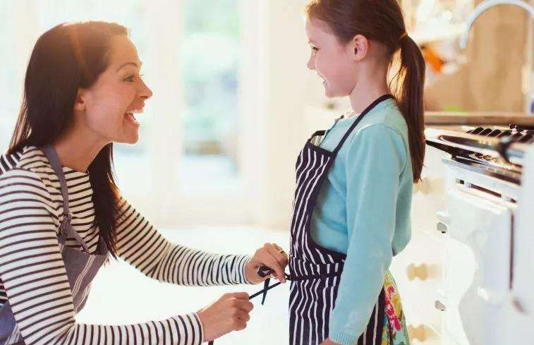 孩子玻璃心一批评就想哭,孩子玻璃心一批评就哭怎么办