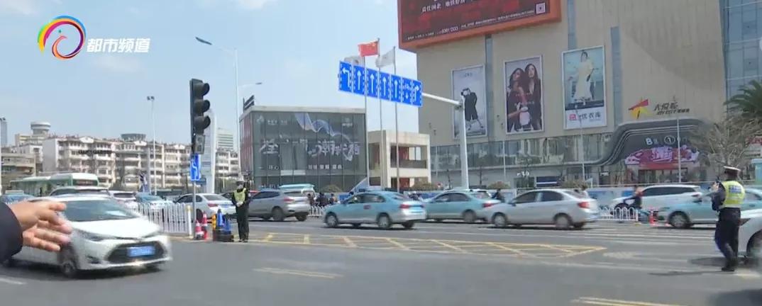 禁止借道左转如何走,借道左转车道怎么掉头