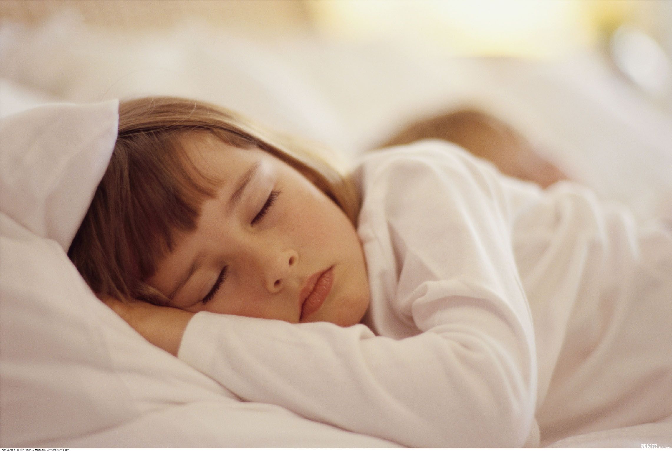 婆婆说睡午觉对身体好，可孩子就是不睡，怎么办？