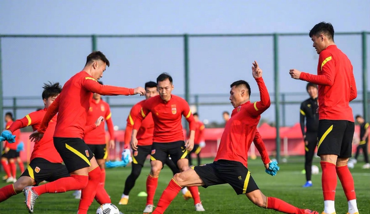 男足2:1,男足2比0