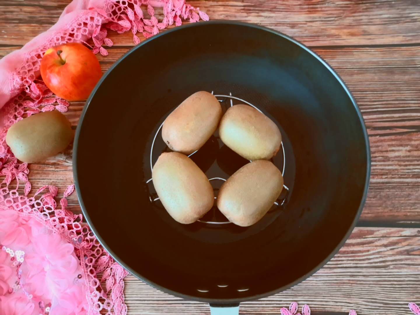 猕猴桃太硬怎么吃才好吃,猕猴桃太硬了怎么催熟呀