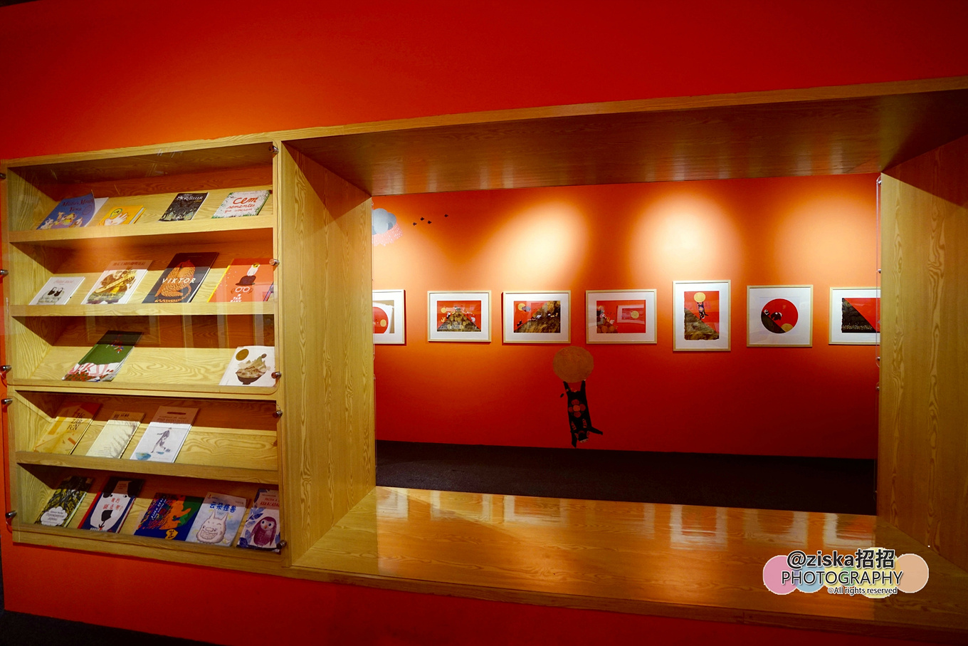 小伙探索神秘洞穴视频,小伙独自探索深山神秘古墓