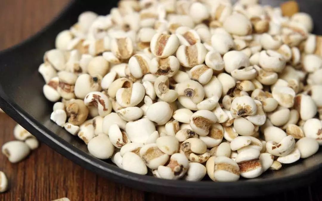 夏天湿气重喝什么祛湿茶,夏天除湿气的方法薏米