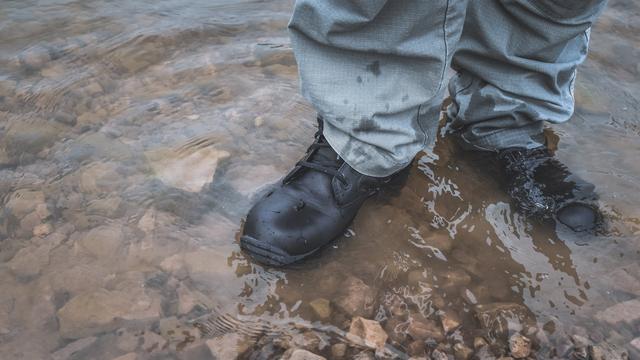 户外达人日常通勤穿的战术靴——体验BATESGX-4（E2266）战术靴