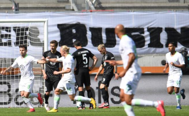 疯狂三场德甲补时都上演绝平,疯狂足球拜仁8-2