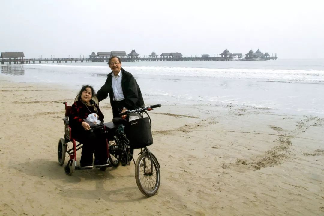 爸爸意外去世后，我用一支笔，救回有自毁倾向的妈妈