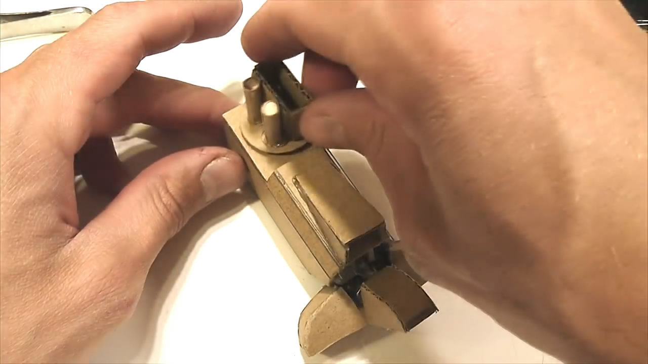 怎么做一个儿童纸板盒子机器人,用纸板做炫酷的机器人