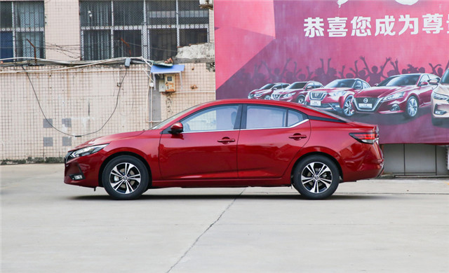 轩逸2020款1.6lxlcvt悦享版carplay,日产轩逸经典2021外观