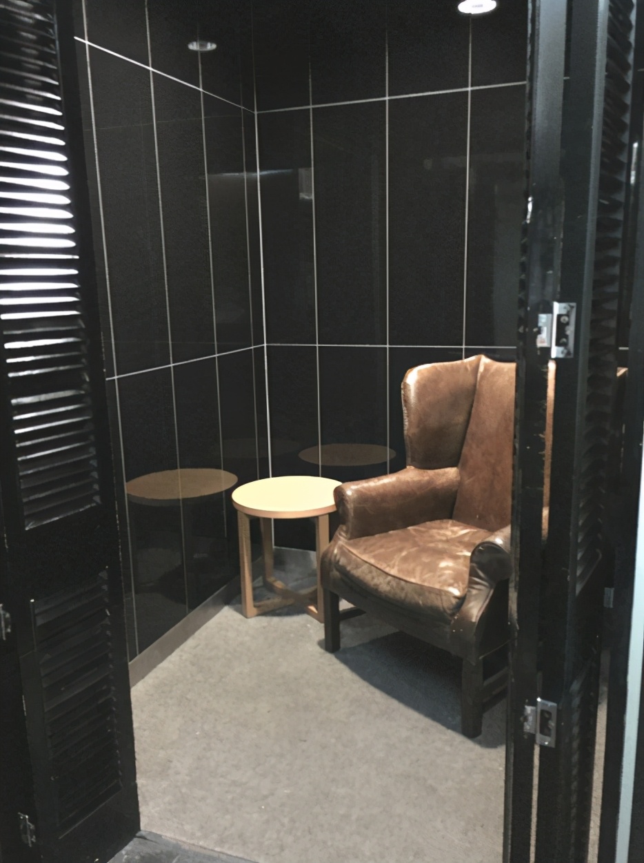 带儿子进女厕被指责,带儿子进女厕所遭指责