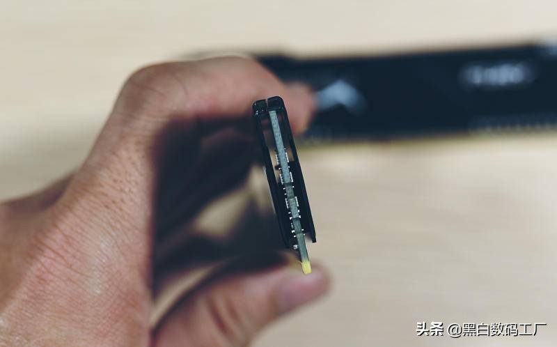 金士顿雷电3600内存是什么颗粒,金士顿雷电2400内存颗粒