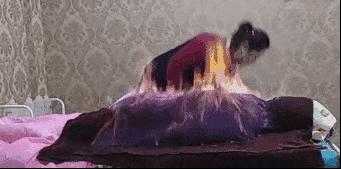 撞树、火疗、喝尿....谁是土法养生界的霸主？