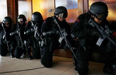 地方警察有权力对现役军人执法吗,警察和军人谁更自由