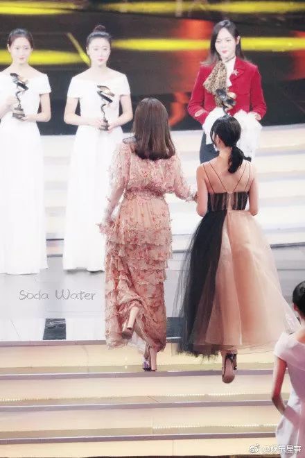 微博之夜现场微光之夜,微博之夜吃瓜靠唇语