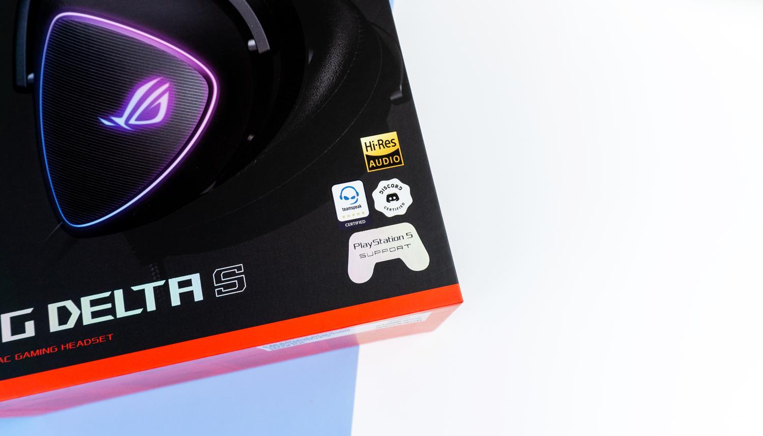 游戏宅的电脑桌面,游戏头戴式耳机rog棱镜s