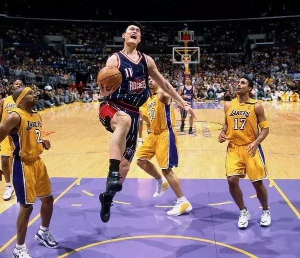 巴克利生涯总得分有没有姚明多,巴克利亲驴完整视频