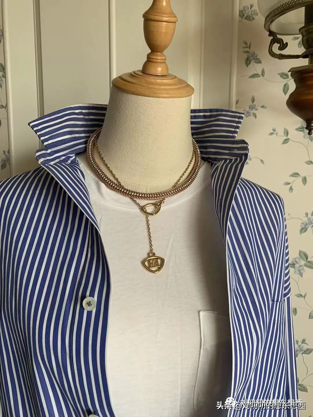 清新干净上装短款彩色,粉蓝复古穿搭