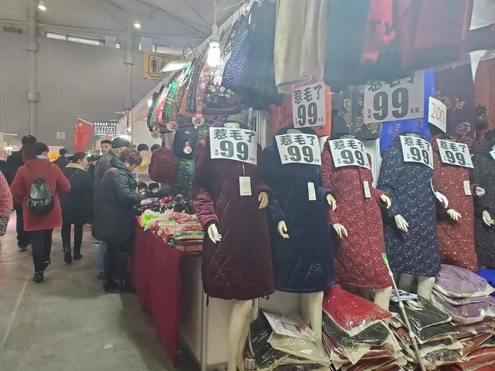 疫情之前，我们去年货展销会转了转