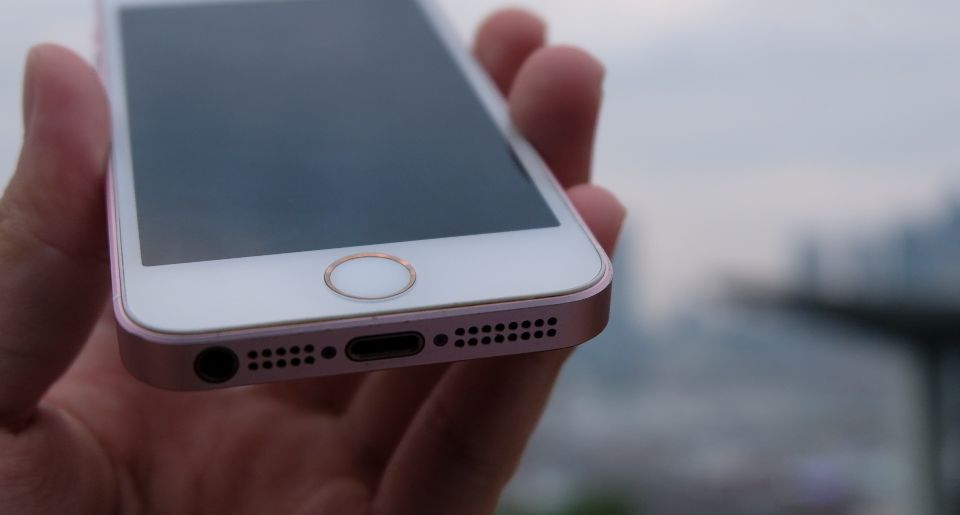 5年前的苹果手机还有用吗,老款iphonese深度评测