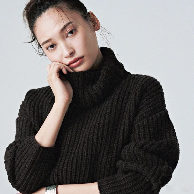 高领毛衣裙穿搭中长款,褶皱裙羽绒服穿搭