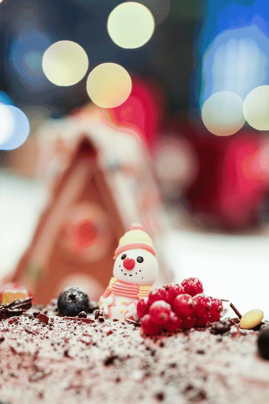 50米长圣诞树根蛋糕慈善义卖，洲际酒店点灯仪式举行！