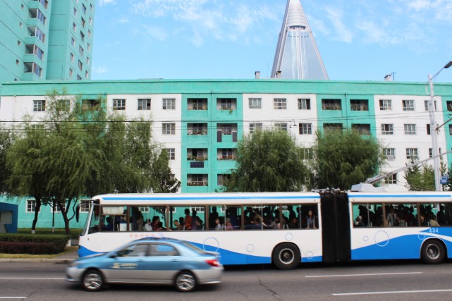 走进朝鲜首都平壤的街头,朝鲜街头建筑