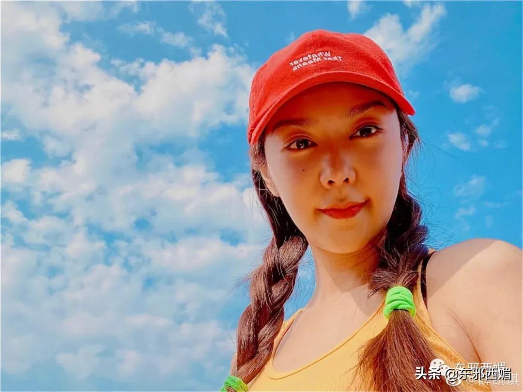 比迟了五年才道歉更让人迷惑的，是她的脸……