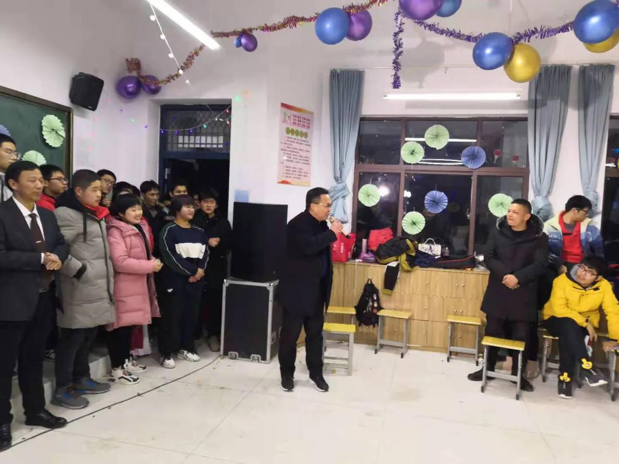 弦歌不辍芳华永续,弦歌不辍薪火相传诗句