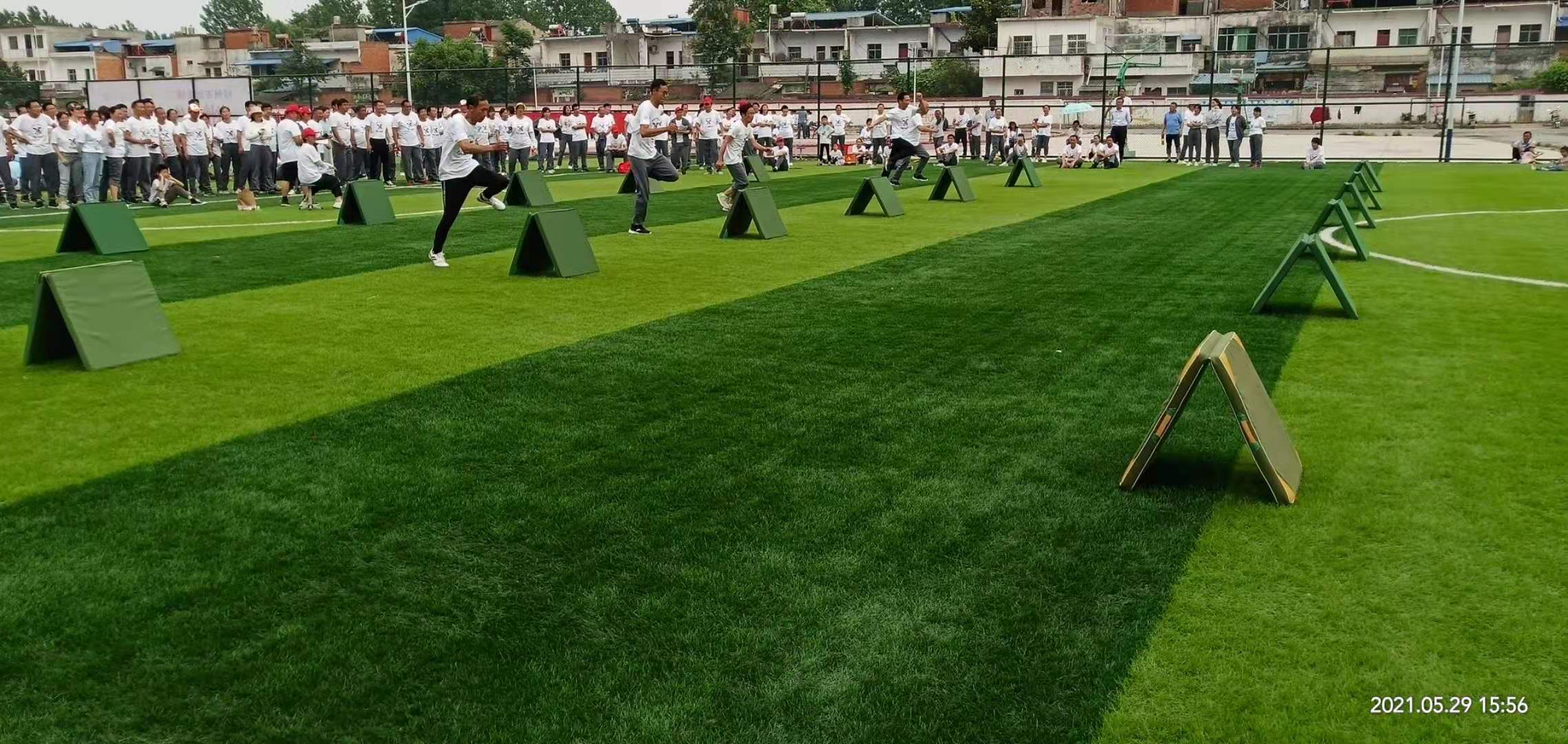 乡镇举行职工运动会,干部职工运动会激情开赛