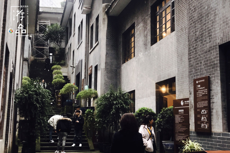 外国人看重庆8d魔幻城市光环广场,老外看七星岗莲花池