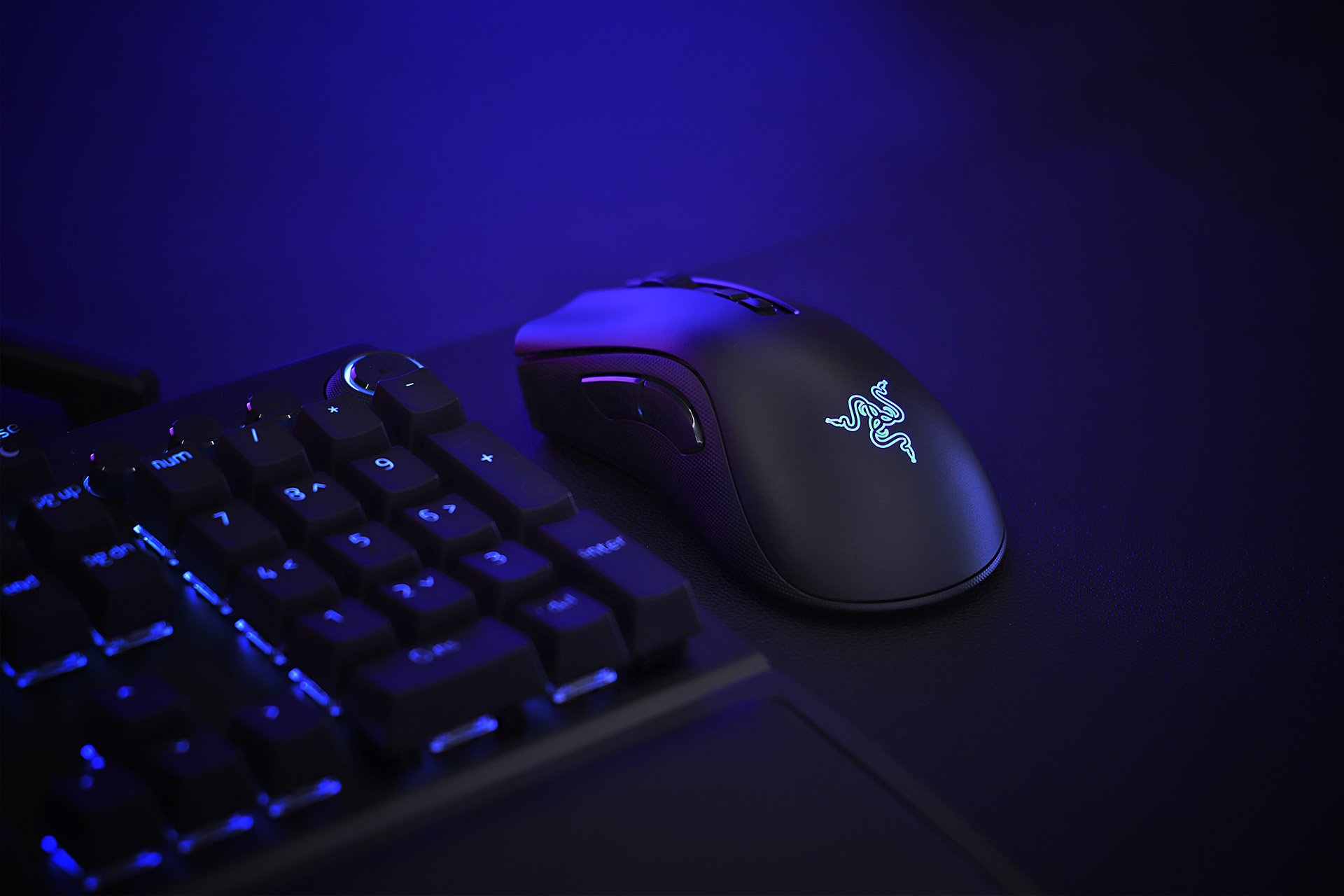 雷蛇无线机械键盘外设测评,雷蛇入耳式耳机游戏测评