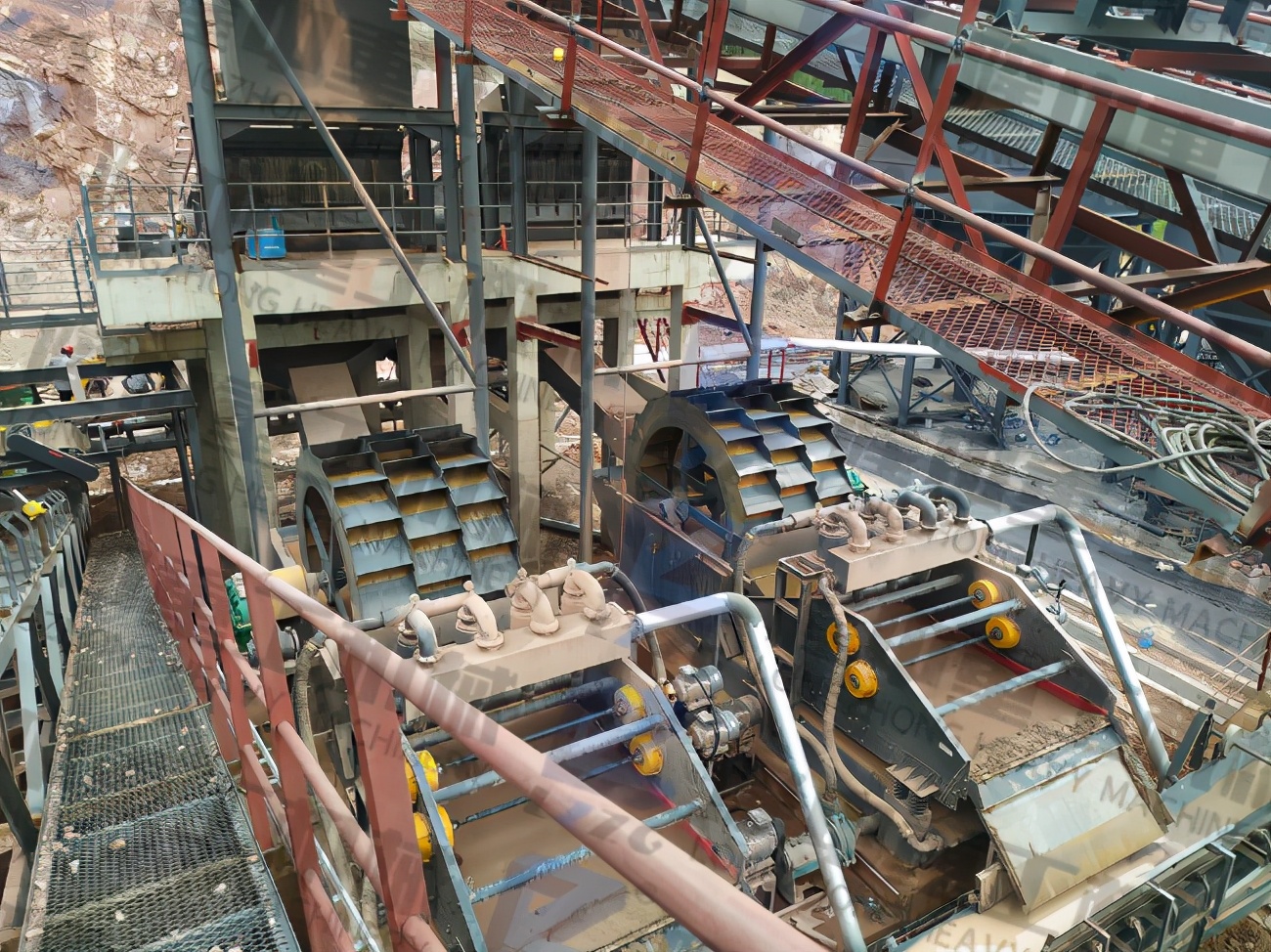 新型洗砂设备多少钱一台,移动水洗制砂设备每小时200吨以上