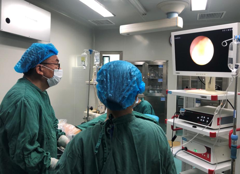 女性总是低烧怎么回事,女性低烧是肾结石吗