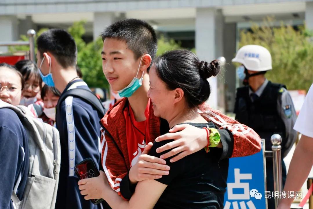 中考送考是给孩子信心还是压力,中考是学校送考还是家长送好