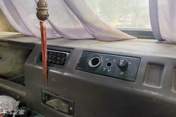 青岛解放jh6生活舱房车,史上最豪华的解放卡车