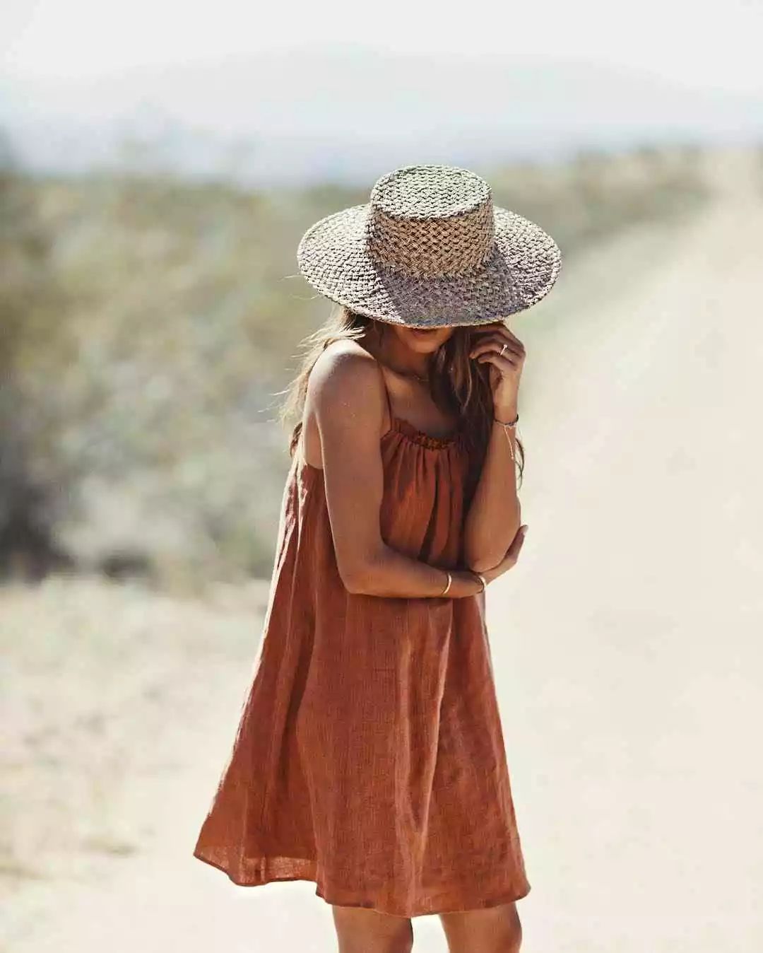 高端服装棉麻风流行趋势,棉麻复古文艺风穿搭会显老吗