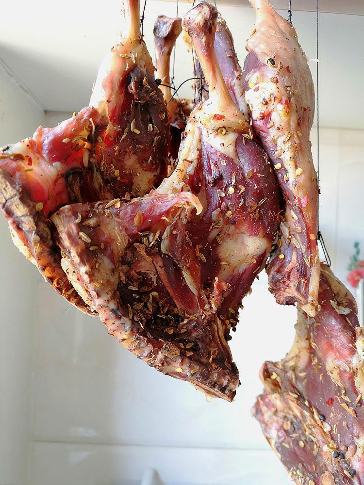 腊鸭腿最简单的吃法,腊鸭腿正宗做法