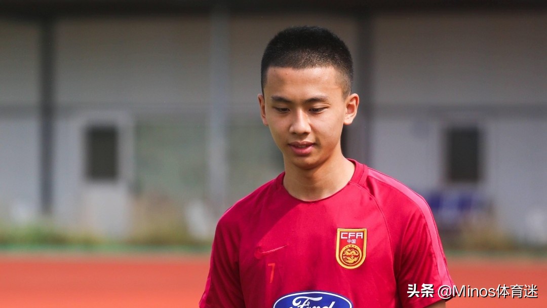 身上背负了日本足球青训的未来,日本足球新星人才辈出