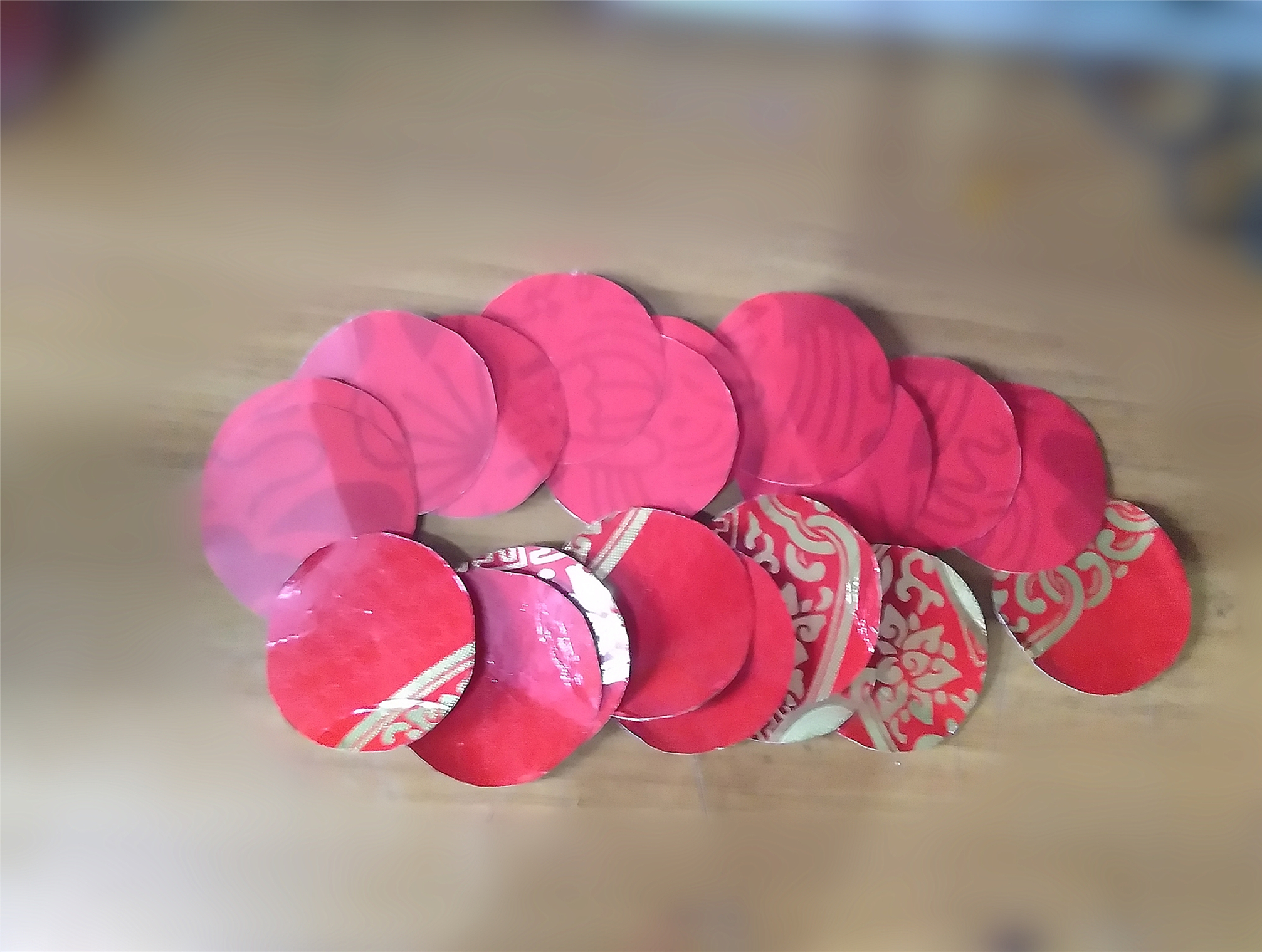 用挂历纸怎么做灯笼,手工制作简单漂亮灯笼挂历纸